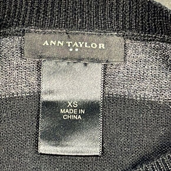 Ann Taylor Factory Asymmetric Hem Striped Lightweight Sweater Black Gray Sz XS - Picture 8 of 8